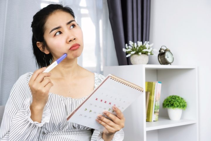 Uống OvaQ1 có làm chậm kinh không